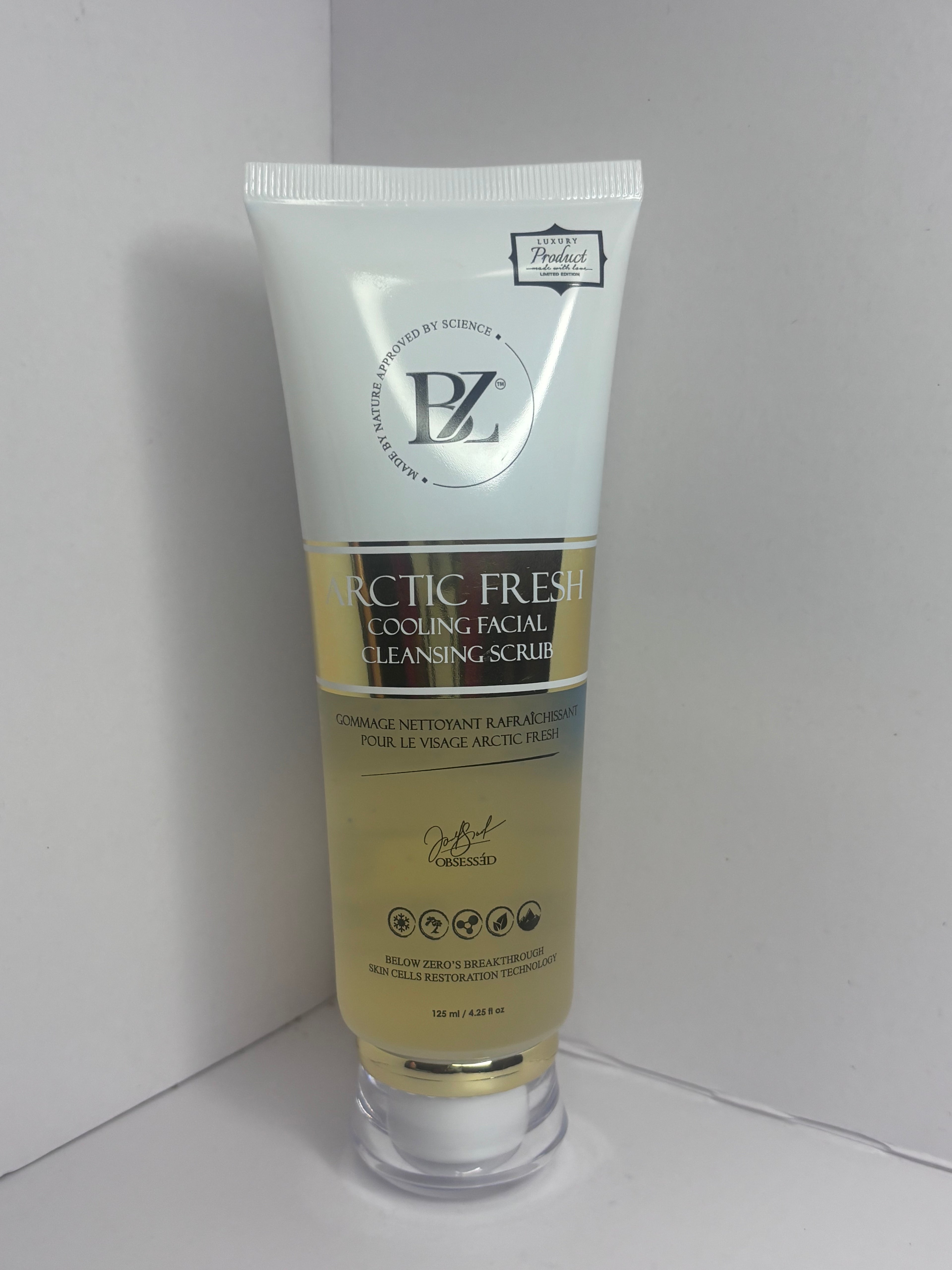 Below Zero Swiss Science Arctic Fresh Cooling Facial Cleansing Scrub.